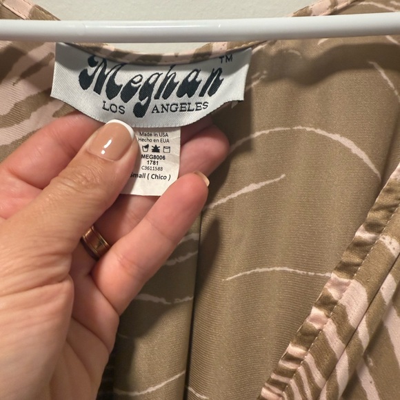 Meghan LA Beige and White Patterned Skirt - Picture 2 of 4